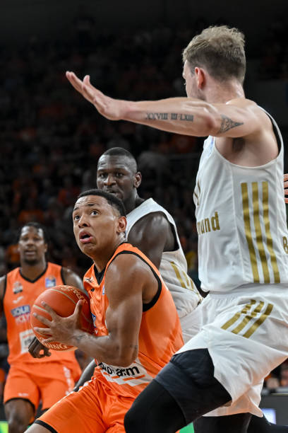 政策和财政 政策和财政