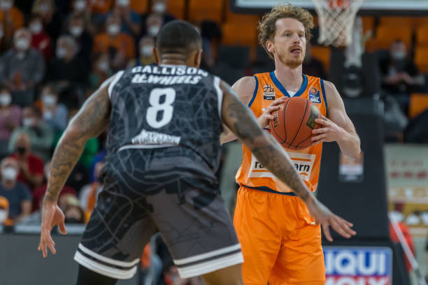 不仅影响他 不仅影响他