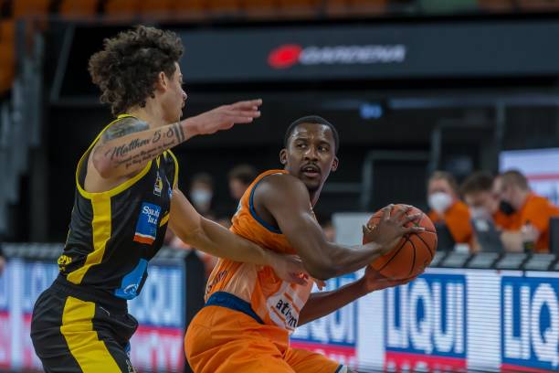 持对场上的 持对场上的