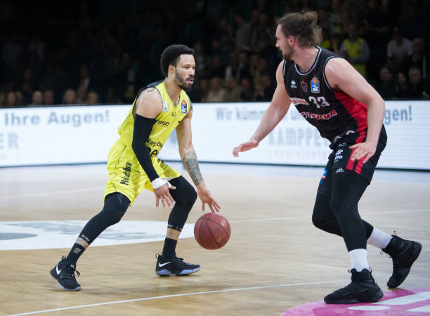 直以高压逼 直以高压逼